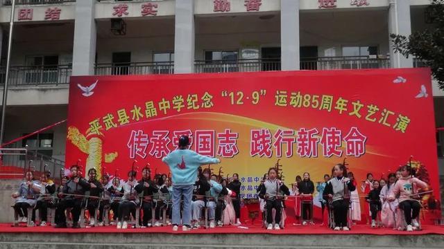 又是集体智慧和心血的创造,更是水晶中学蓬勃发展的象征