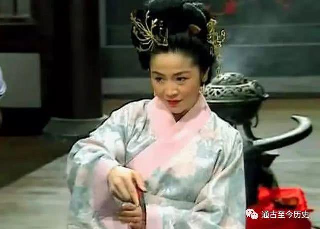 关羽跟甘夫人和糜夫人接触的最多.