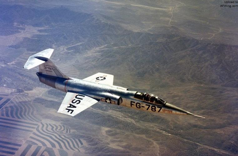 f-104采用独特的非常薄的梯形翼是为了实现高马赫数的同时兼顾低速
