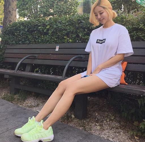 《supreme小妞儿》第4弹:韩国性感女肉弹 dj soda 徐熙真!