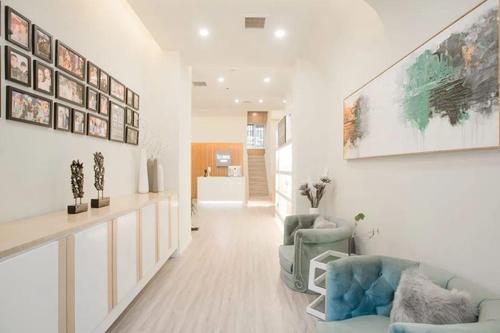 装修让人特别惬意踏入门店,清新扑鼻免飞机票,即可体验高水准皮肤管理