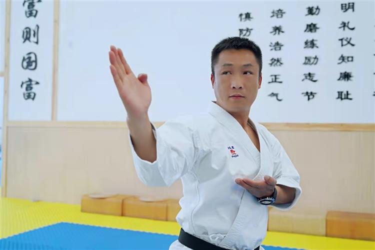 空手道教练李兴辉