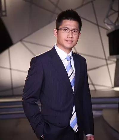 成都电视台主持人张毅,是不是帅得不要不要的