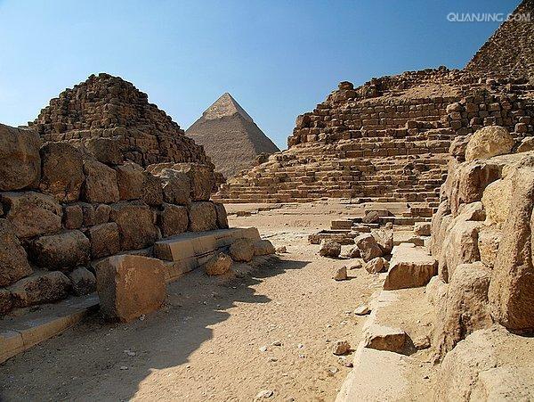  p>埃及吉萨金字塔是一个群体的总称,而不是一座单独的金字塔.
