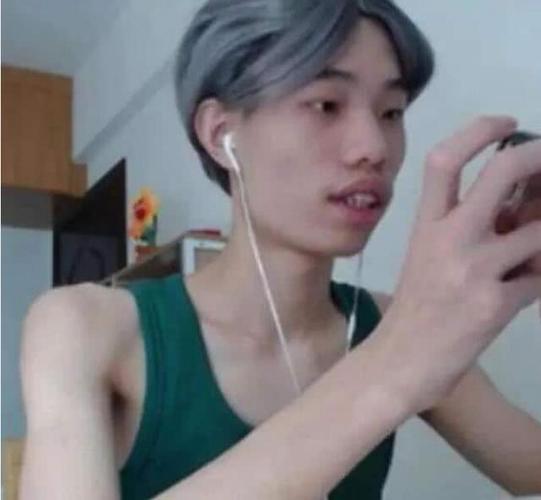 和平精英:王牌上战神有多难?看到鲨鱼哟穿上背心那一刻,我懂了