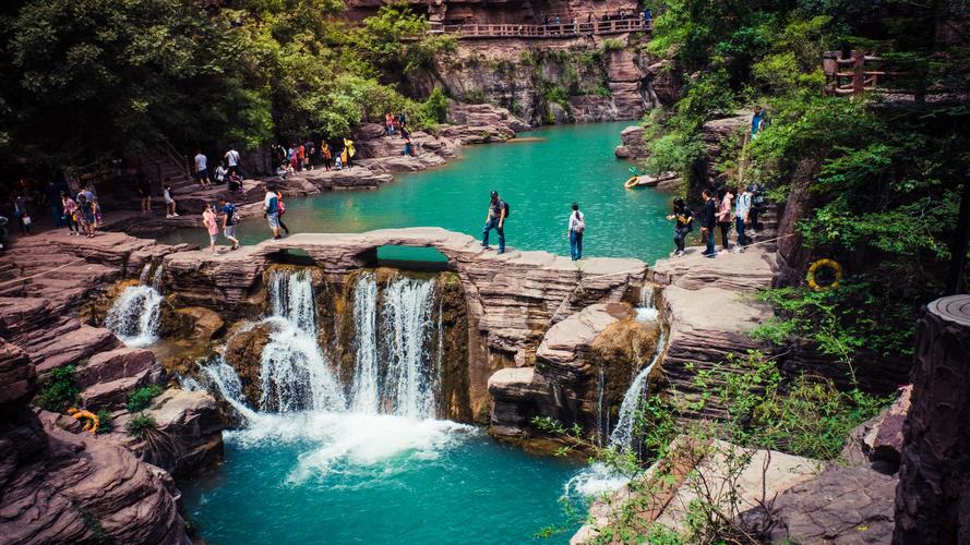 河南郑州云台山风景名胜区洛阳开封4日3晚跟团游4钻