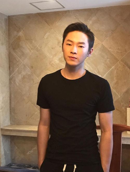 原创岳云鹏夸梁博唱的好听梁博的回答绝了网友像的人都惺惺相惜