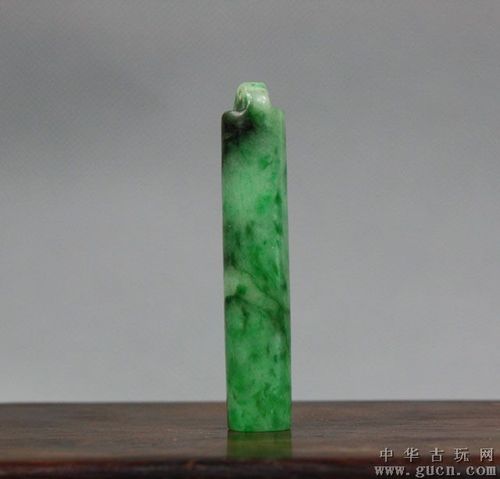 清代翡翠翎管(官家用品)