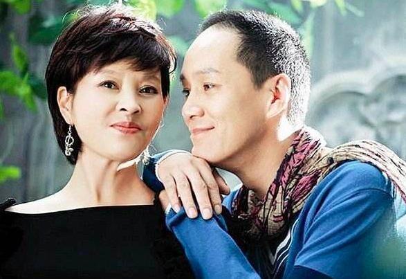 冯远征梁丹妮近照相差8岁因戏生情丁克27年依然如初恋