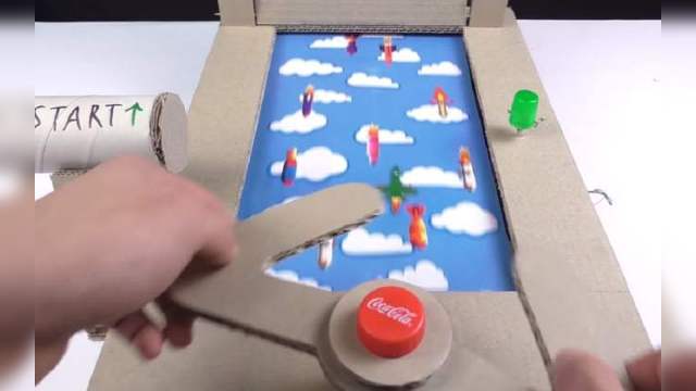 用纸壳自制游戏机,这样玩《飞机大战》太酷了