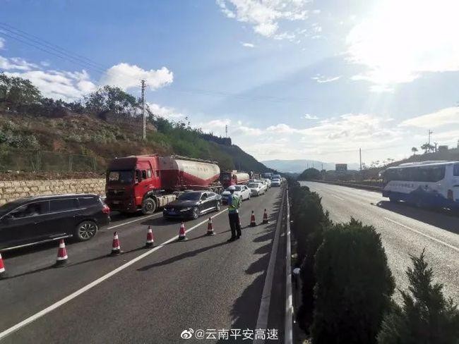 云南一高速连发3起交通事故,3死3伤!