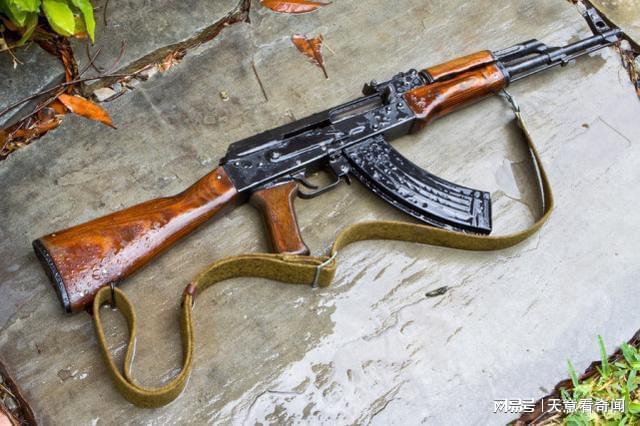 akm突击步枪ar属于美国的招牌步枪种类,就连精良的hk416都纷纷效仿ar
