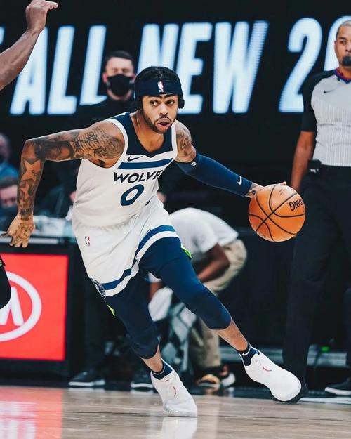 德安吉洛·拉塞尔