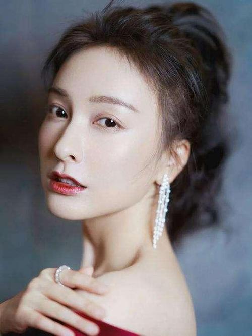 情商不够衣品来凑的吴昕,真是越来越会穿了,气质都越来越好