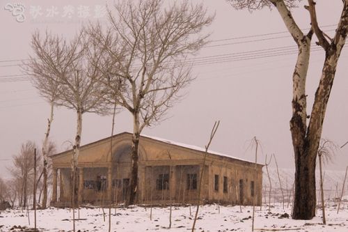 雪中探访乌恰县康苏镇"红楼"