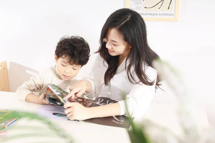 养娃那点事丨世界读书日将至陪孩子一起看书吧