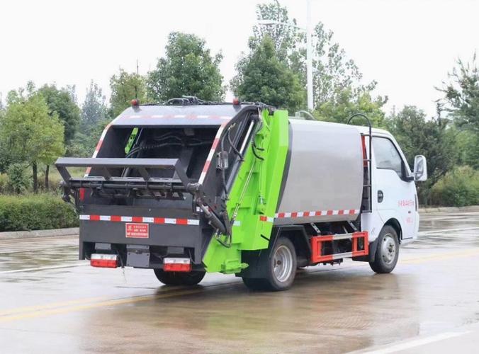 自式压缩垃圾车5方垃圾压缩车厂家