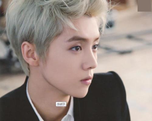 鹿晗出道8年回顾,网友:昔日少年已成王,粉丝:生日快乐