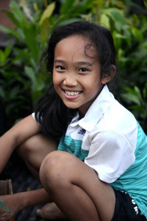 金缕玉衣八年前的今天,我在泰国伊桑地区的披迈,参观高棉风格的古迹.