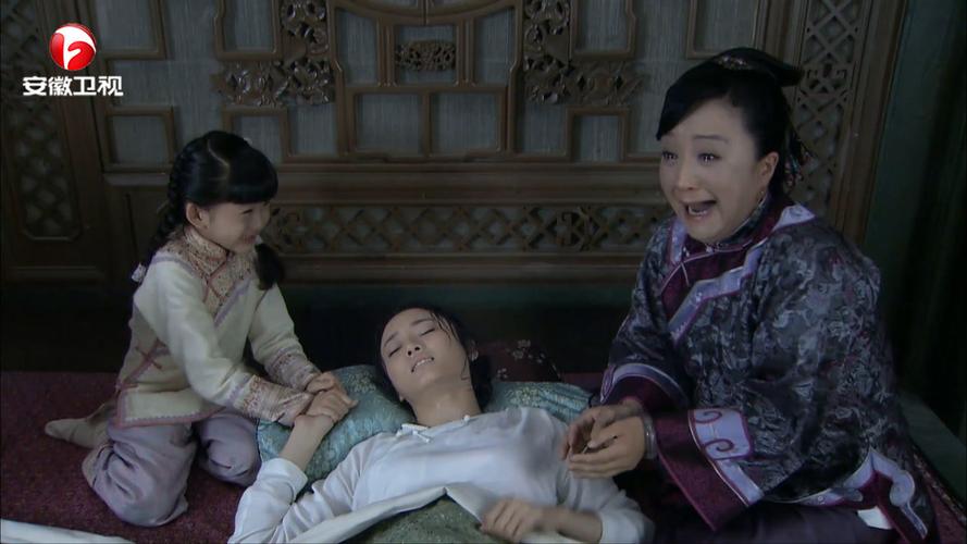 打狗棍:秀儿为戴天理生孩子,一听是个大胖小子,瞬间咽气