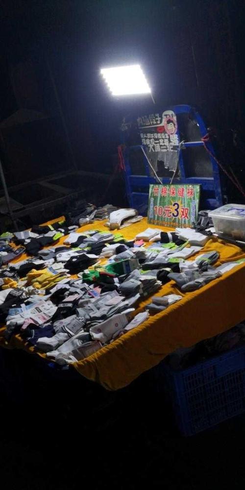 摆地摊位置怎么选,找好地摊位置的两个小方式,朋友圈发长视频