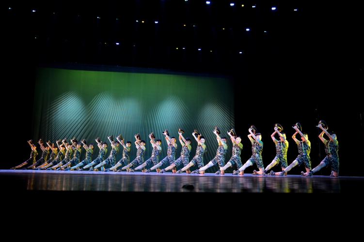 为祖国的繁荣起舞——解放军艺术学院军旅舞蹈精品专场献礼十八大