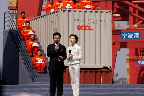 标题:庆五一中央电视台"心连心"艺术团赴宁波慰问演出