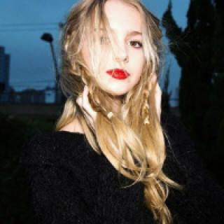 欧美头像女生霸气冷艳抽烟