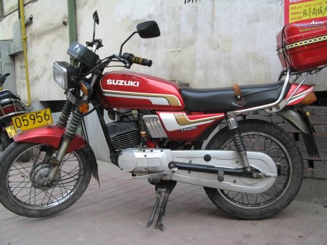 秀秀我的84年产铃木tr-125二冲程摩托车