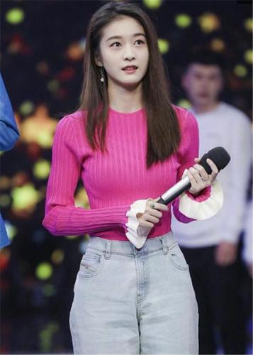 长着一张初恋脸孔的张雪迎,笑起来整个人都酥了,醉了