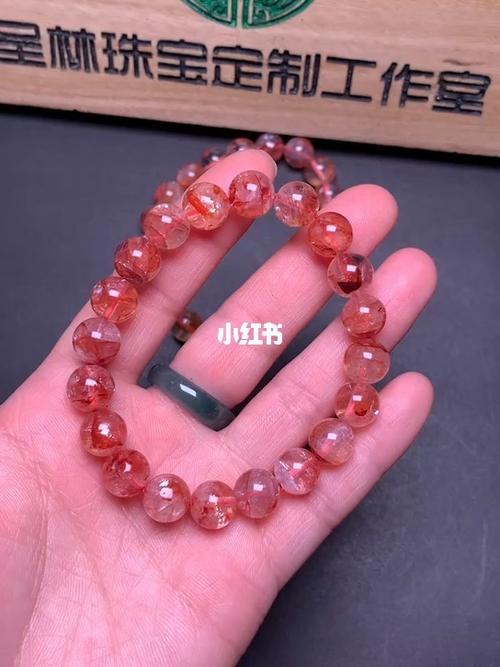 红胶花水晶手串_手串_水晶手链_自然景色_矿物质_火山