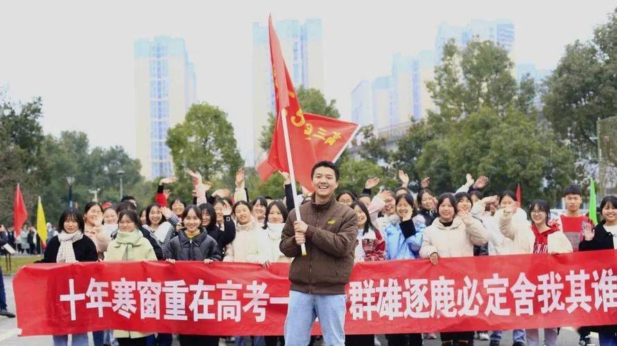 秀山高级中学举行高2022级成人仪式暨高考百日誓师活动