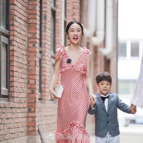 霍思燕妈妈是超人同款2018新款红色吊带条纹连衣裙女中长款无袖夏