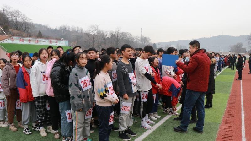 挥动激情,放飞梦想 —— 黄陵县店头中学冬季越野赛