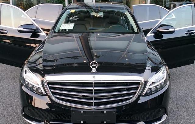 小伙花35万买辆立标奔驰c260 提车后朋友看到车钥匙称