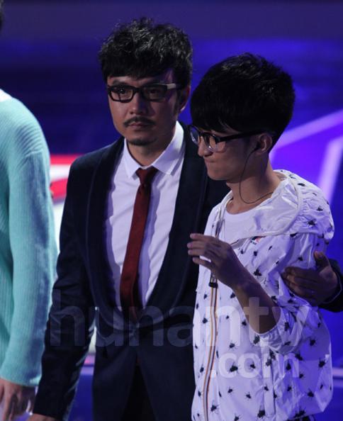 2013《快乐男声》9进8贾盛强淘汰内幕:终极pk小强被迫