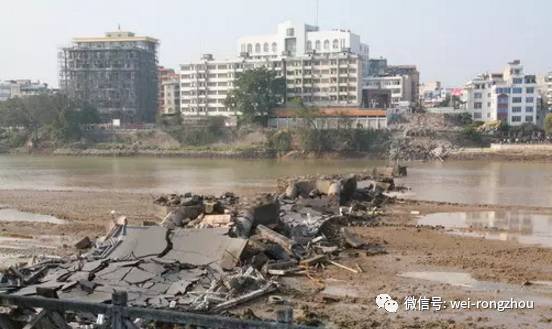 容县绣江大桥于1971年12月建成通车,桥长270米,桥宽8米,为双曲拱桥37
