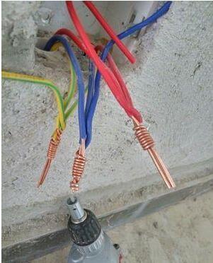 老电工利用并线器和电锤接线 真是又快又省事 -华强