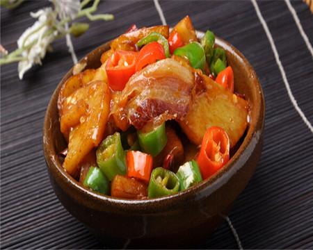 恩施州的少数民族主要是土家族和苗族,而土家菜系以猪肉为主,犹以"