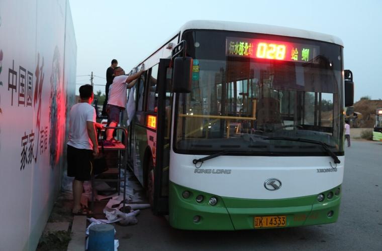 以市民满意为标准,不断优化公交网络,改善市民乘车环境,提高公交服务