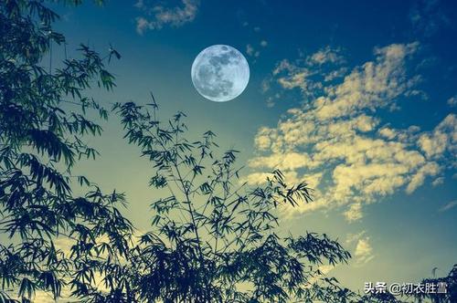 美丽的仲夏月亮诗词五首:夏半月团圆,月照平沙夏夜霜