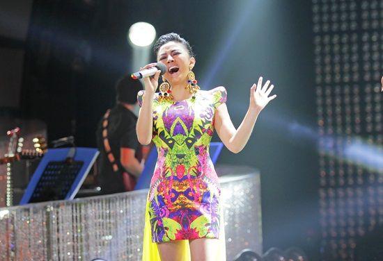 阿鲁阿卓新造型亮相 为公益首秀摇滚