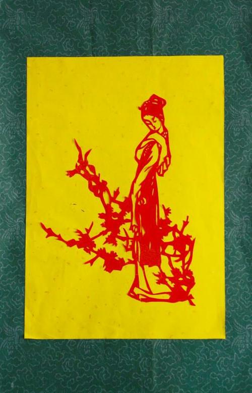 滨海学校迎七一"我们在阳光下成长"剪纸作品展演