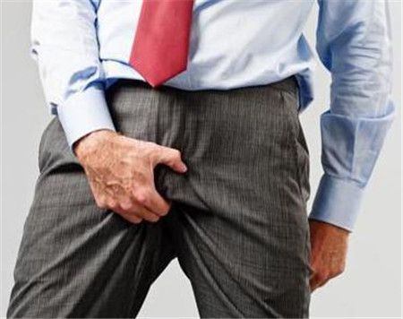 阴囊潮湿其实并不是一种疾病,而是有很多原因引起的一种症状,所以究竟