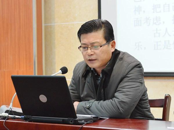 校长,党委书记林葆春讲党课