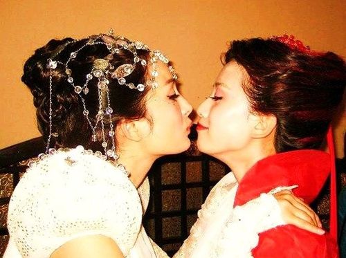 刘诗诗杨幂范冰冰赵薇周杰伦罗志祥 同性明星间的激吻照曝光