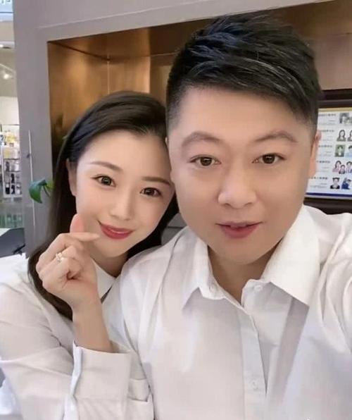 赵本山徒弟"谢永强"结婚,妻子比他小12岁,曾帮他下跪洗脚_贺树峰