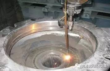 密度高,冷却速度快,不需要水或油等冷却介质,是清洁,快速的淬火工艺