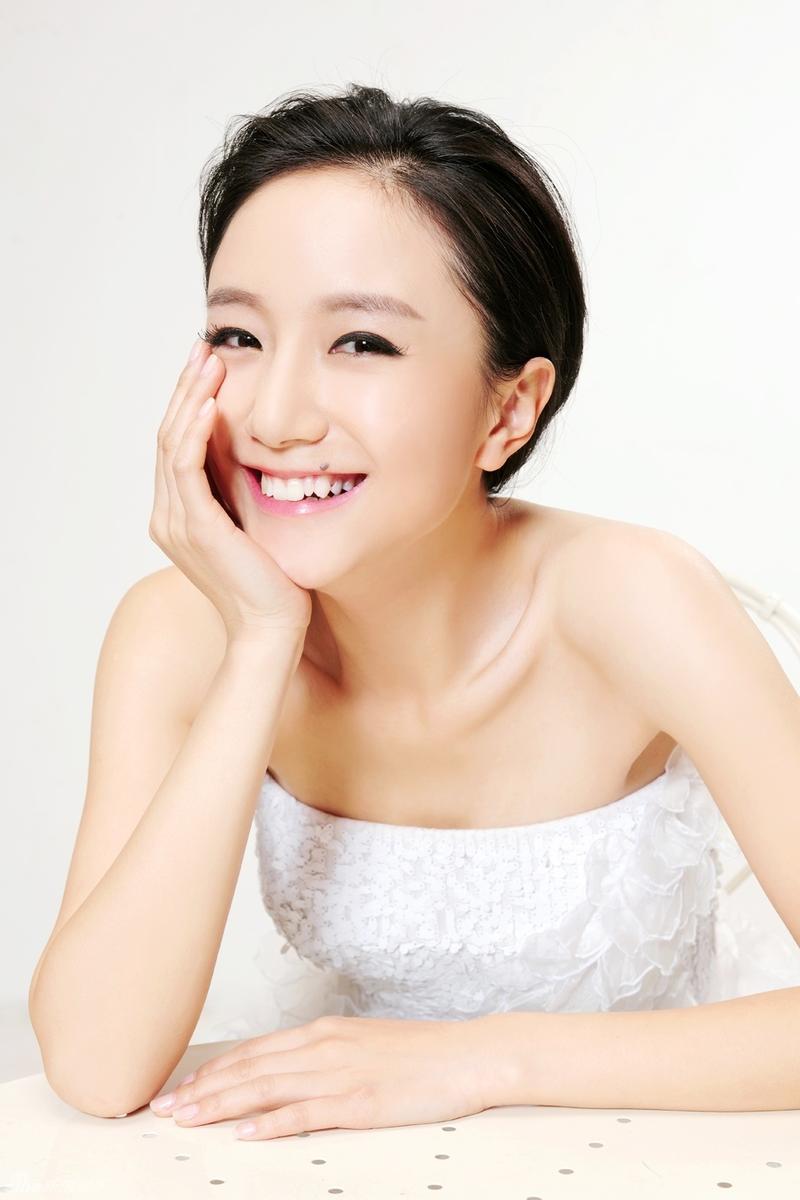 组图:李倩率性写真笑容灵动俏皮_高清图集_新浪网