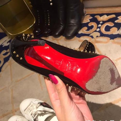 克里斯提·鲁布托红底黑色高跟鞋